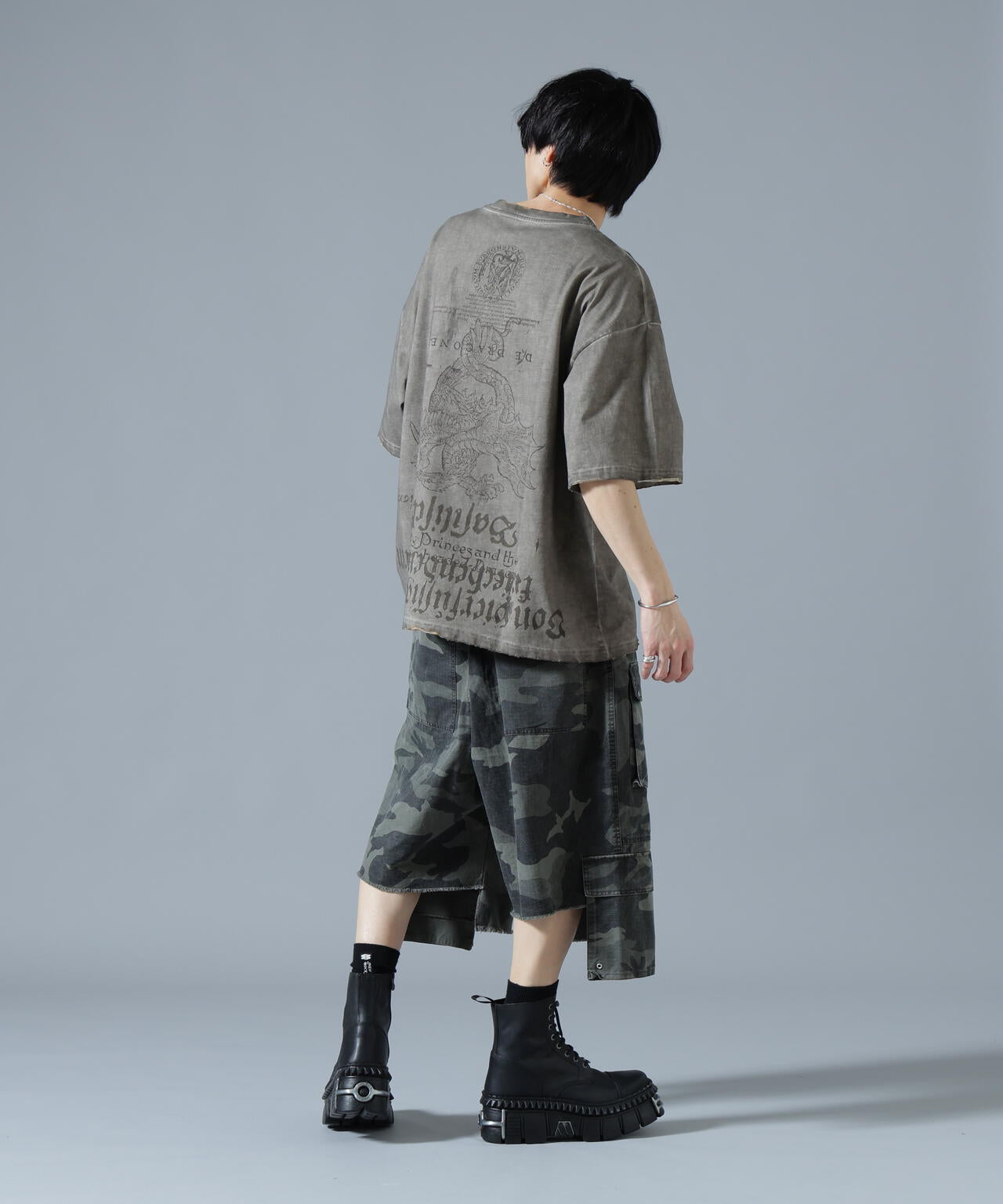 H:180cm C:88cm W:69cm H:90cm 着用サイズ：L