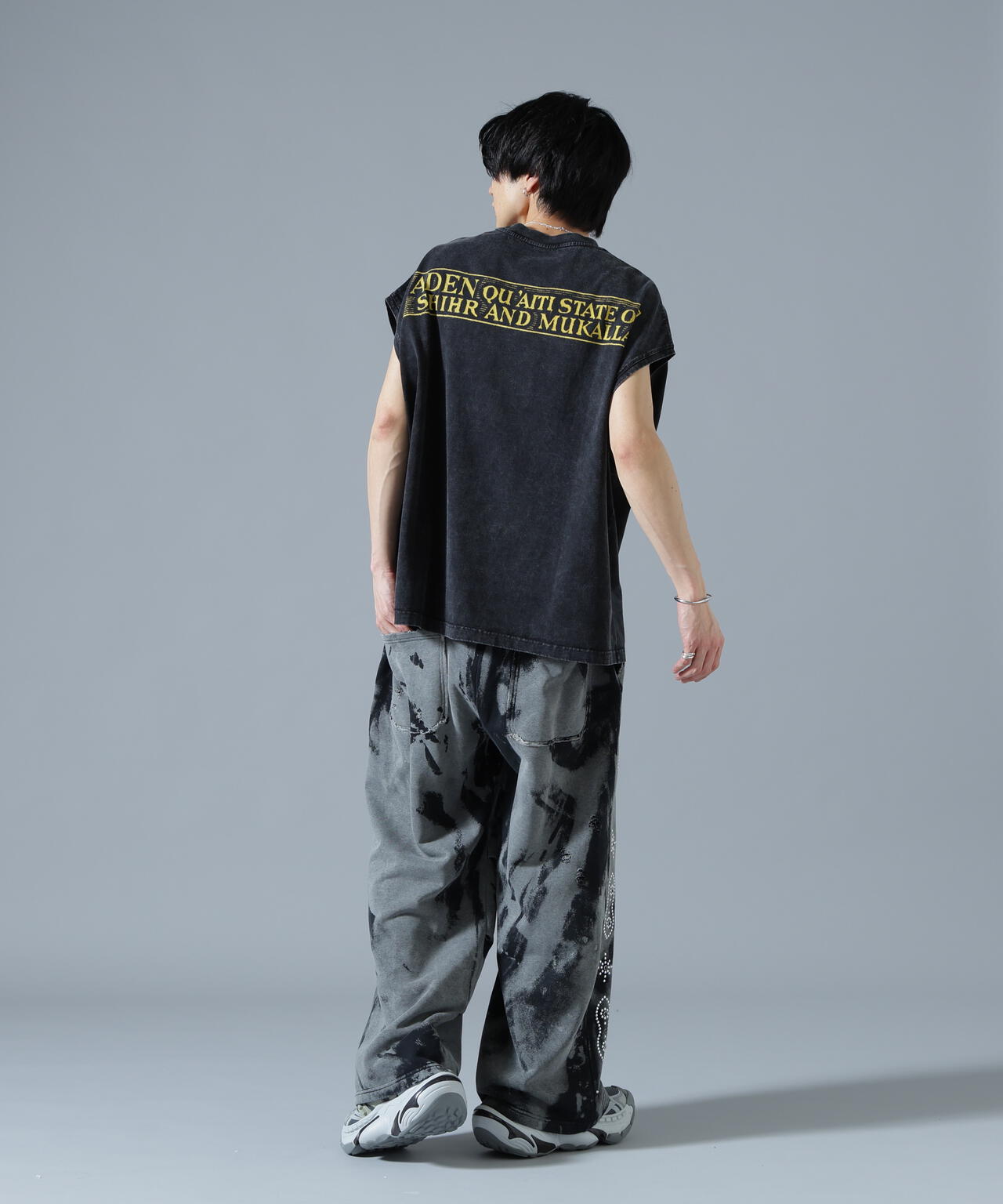 H:180cm C:88cm W:69cm H:90cm 着用サイズ：L