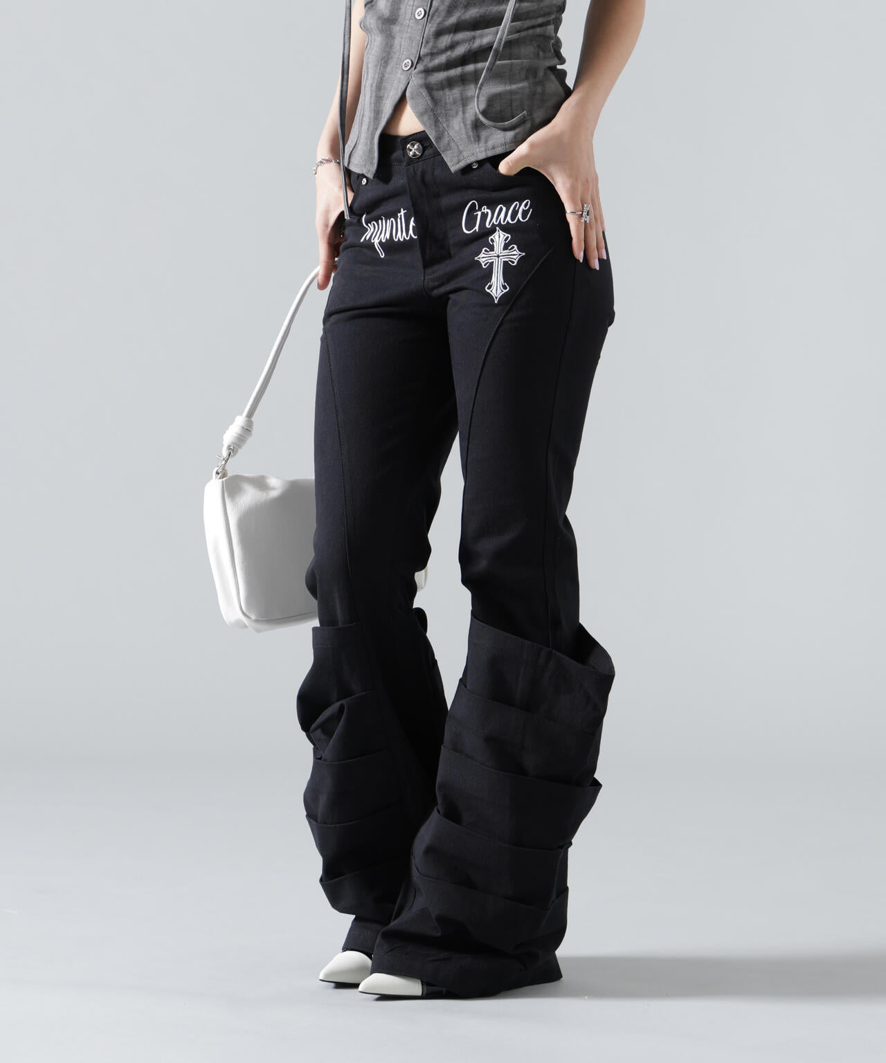 MAVYTH/メヴィス/CROSS FLARE TUCK PANTS