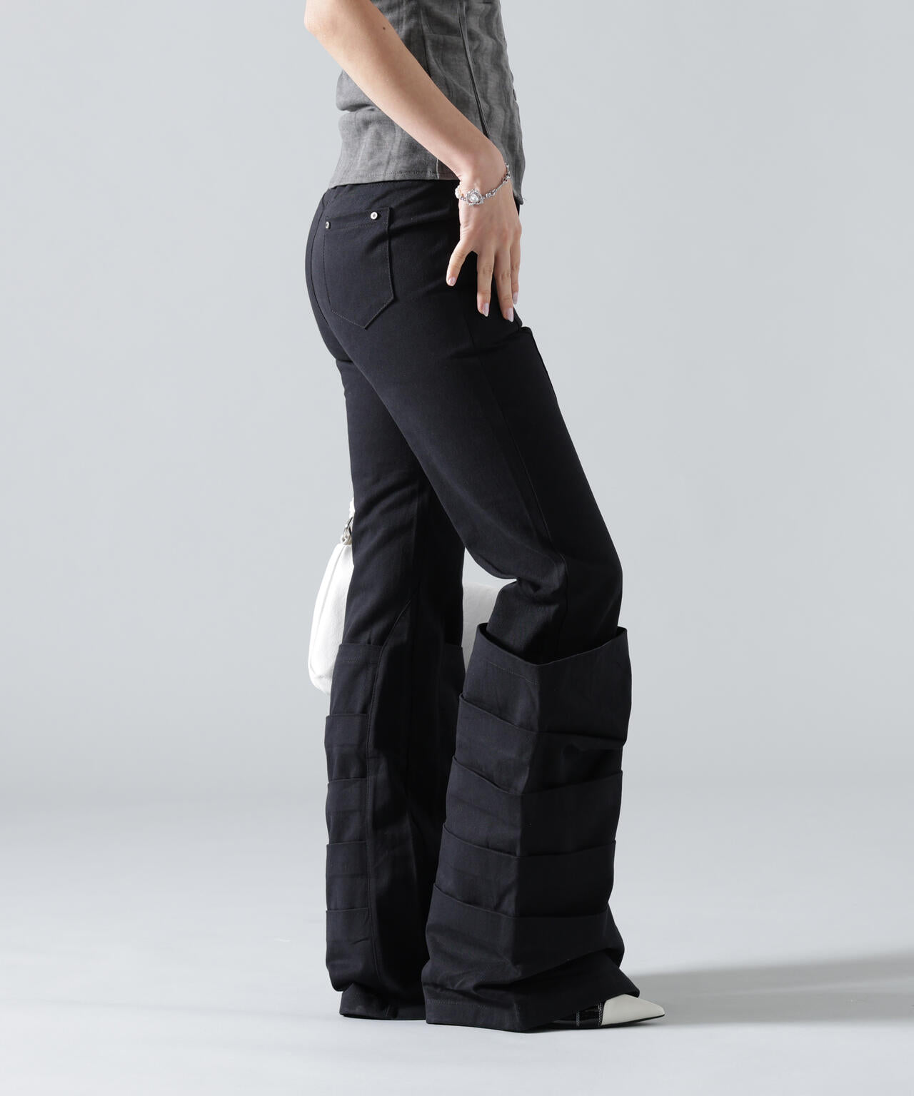 MAVYTH/メヴィス/CROSS FLARE TUCK PANTS
