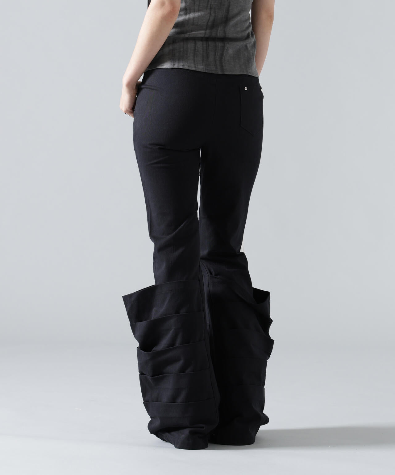MAVYTH/メヴィス/CROSS FLARE TUCK PANTS