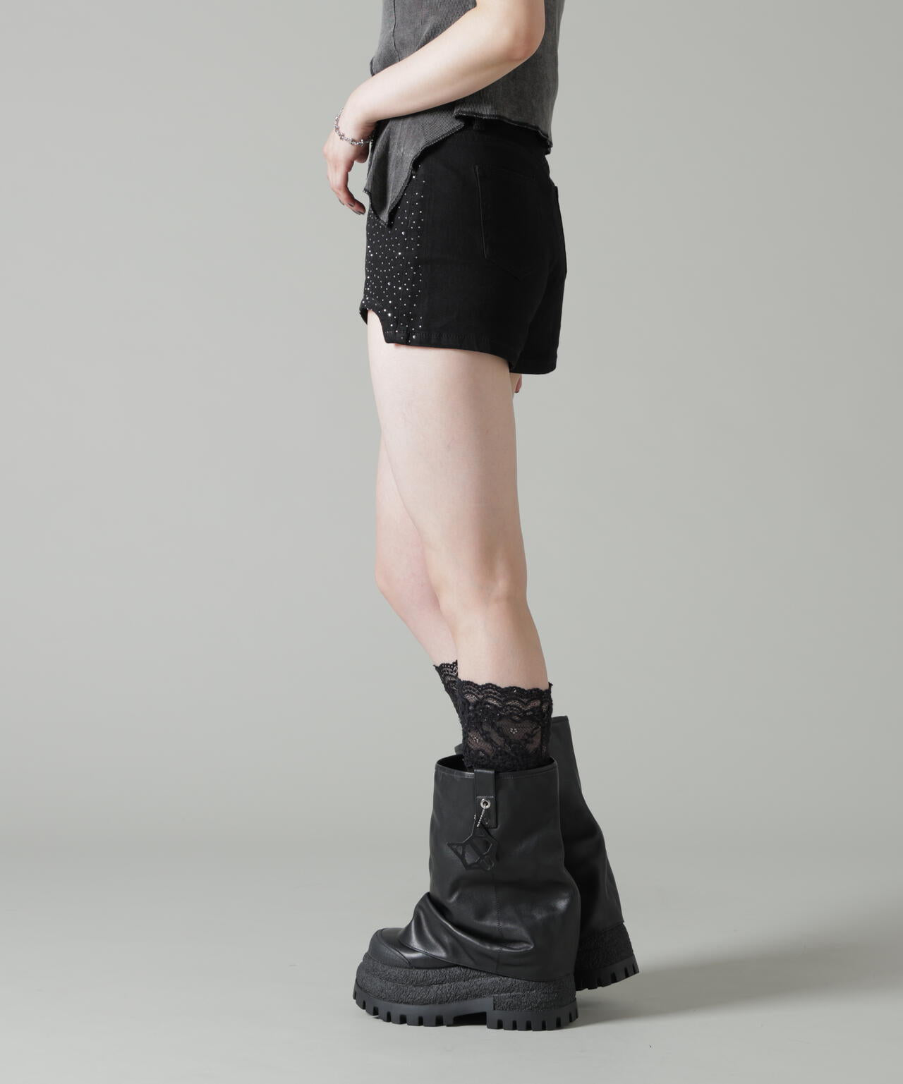 MAVYTH/メヴィス/RHINESTONE FADED DENIM SHORTS