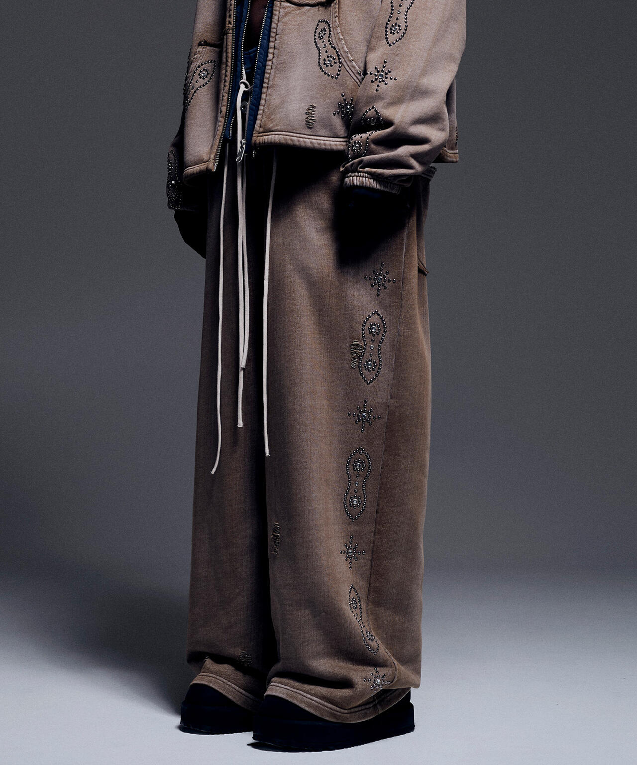DankeSchon/ダンケシェーン/STUDS SWEAT BAGGY PANTS