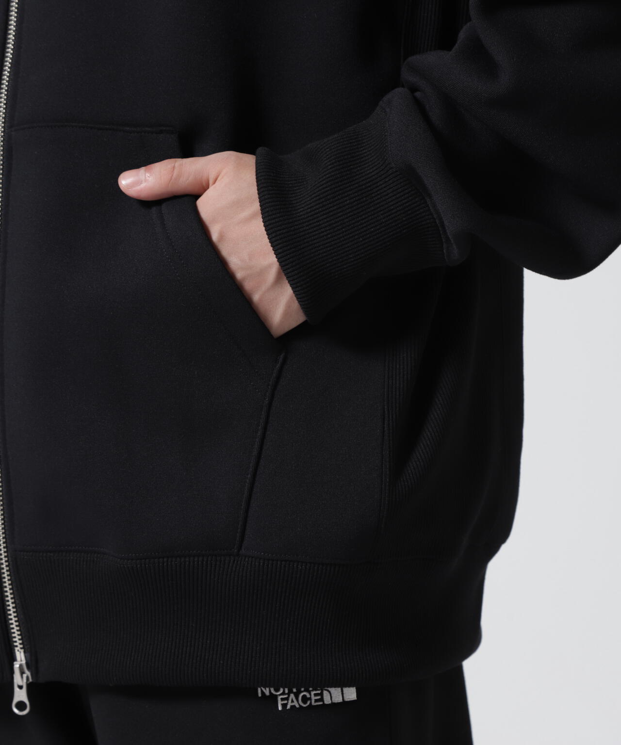 THE NORTH FACE(ザ・ノースフェイス)　Square Logo Full Zip スクエアロゴフルジップ NT62232