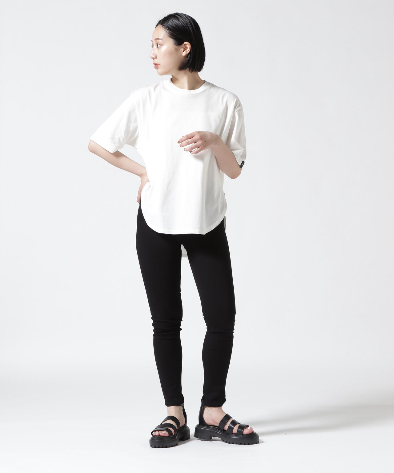 UJOH(ウジョー)　別注Curve Hem Half Sleeve Tシャツ