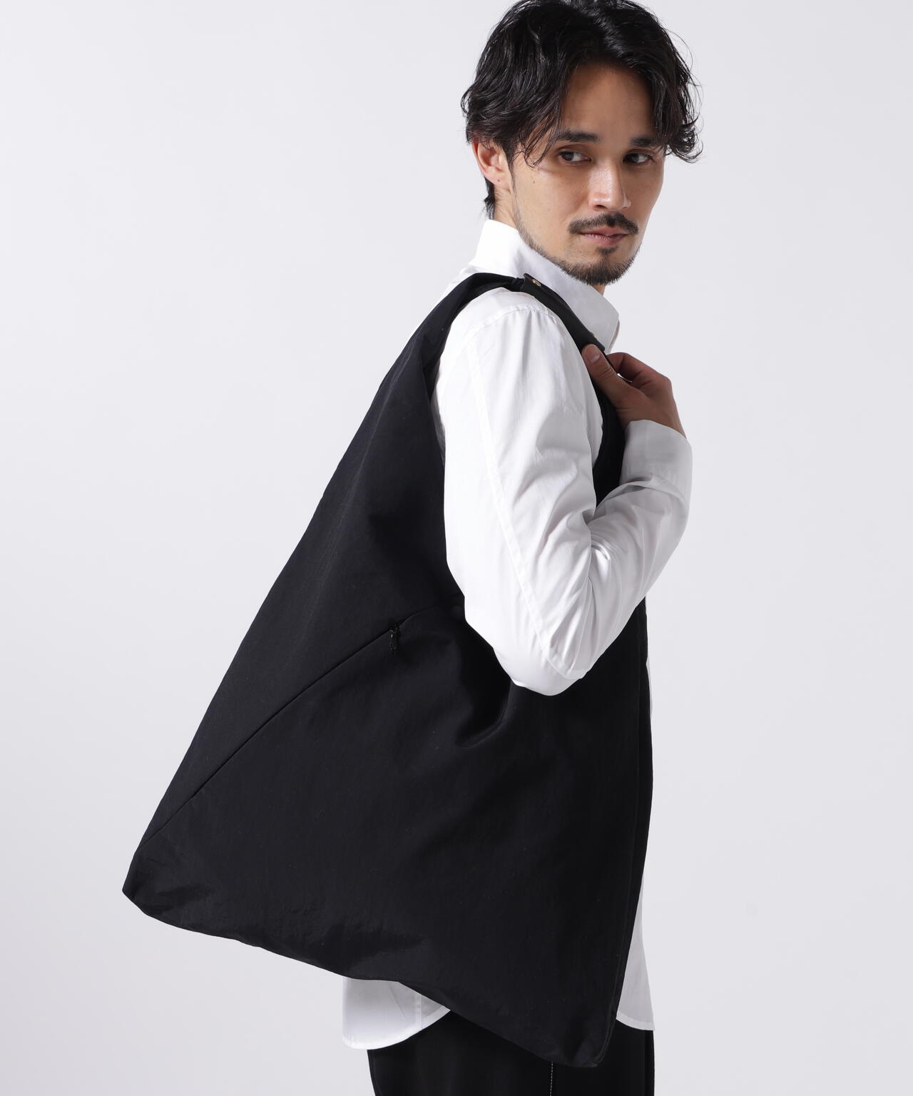 SLOW(スロウ)span nylon-triangle wrap bag-