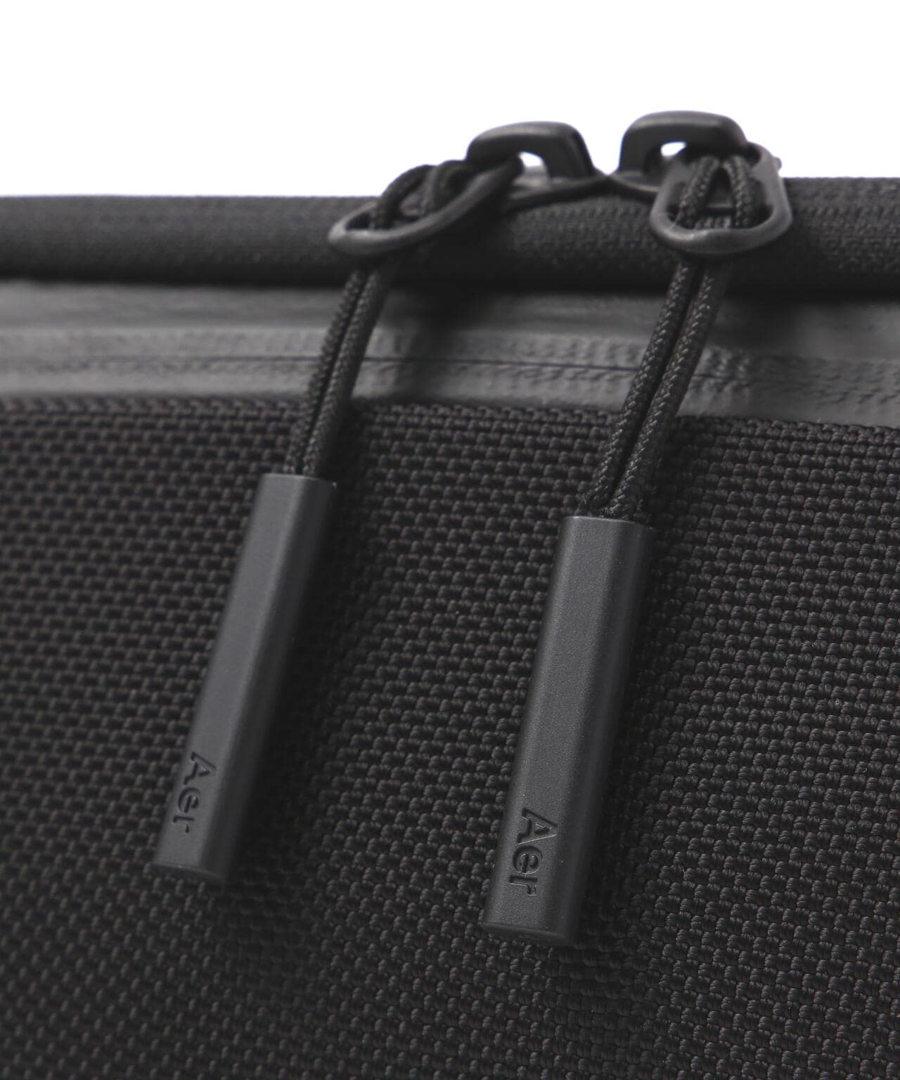 Aer（エアー）Slim Pouch Black  AER-21028