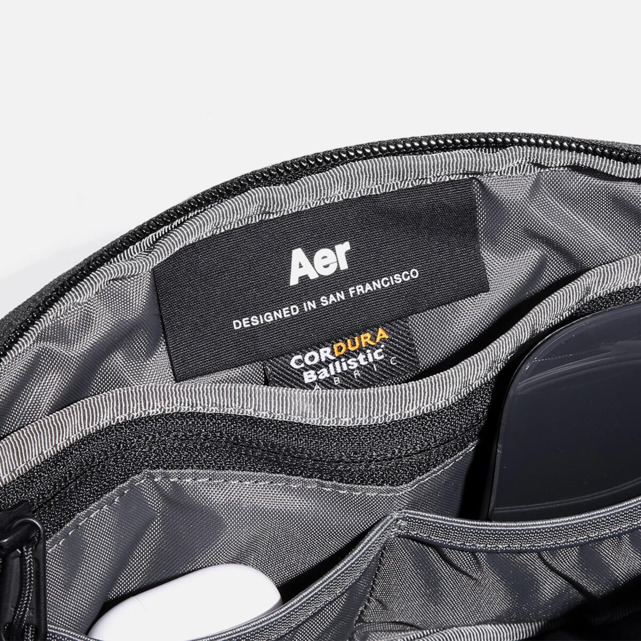 Aer（エアー）Slim Pouch Black  AER-21028