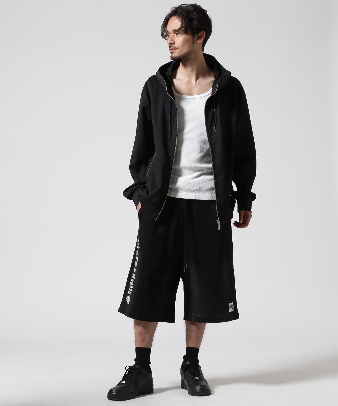 Children of the discordance / sunburn short pants