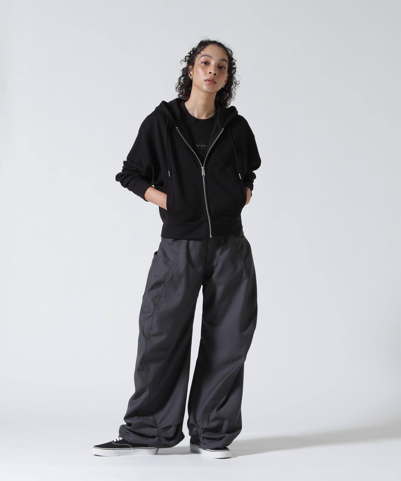 Calvin Klein （カルバンクライン）LS MONOGRAM TERRY CROPPED PARKA