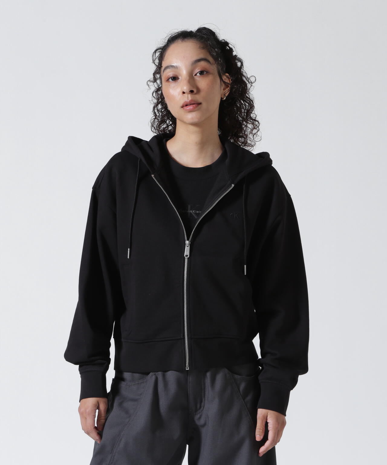 Calvin Klein （カルバンクライン）LS MONOGRAM TERRY CROPPED PARKA