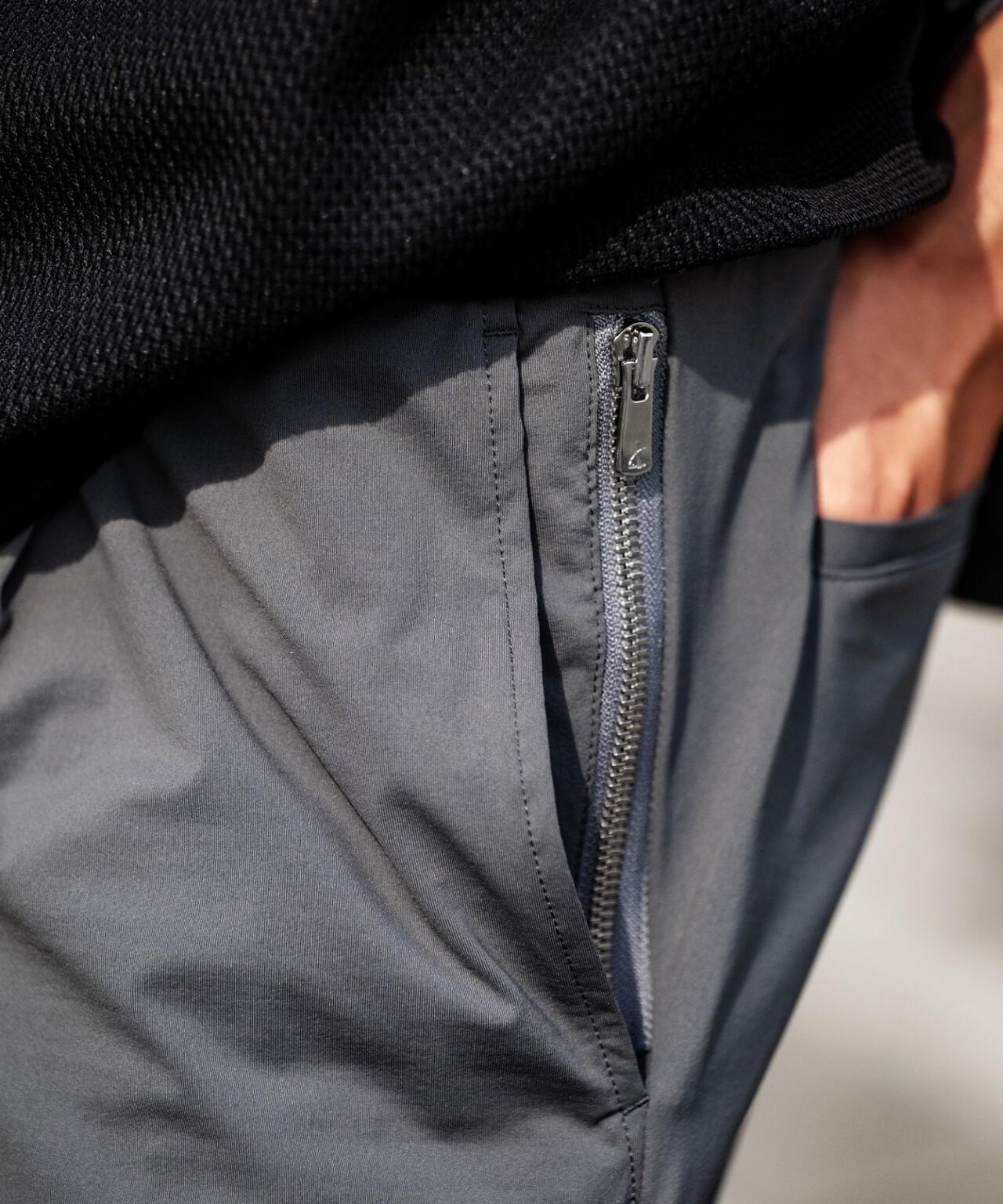 PIUORO（ピウオロ） NYLON TRICOT TUCK JOGGER PANTS