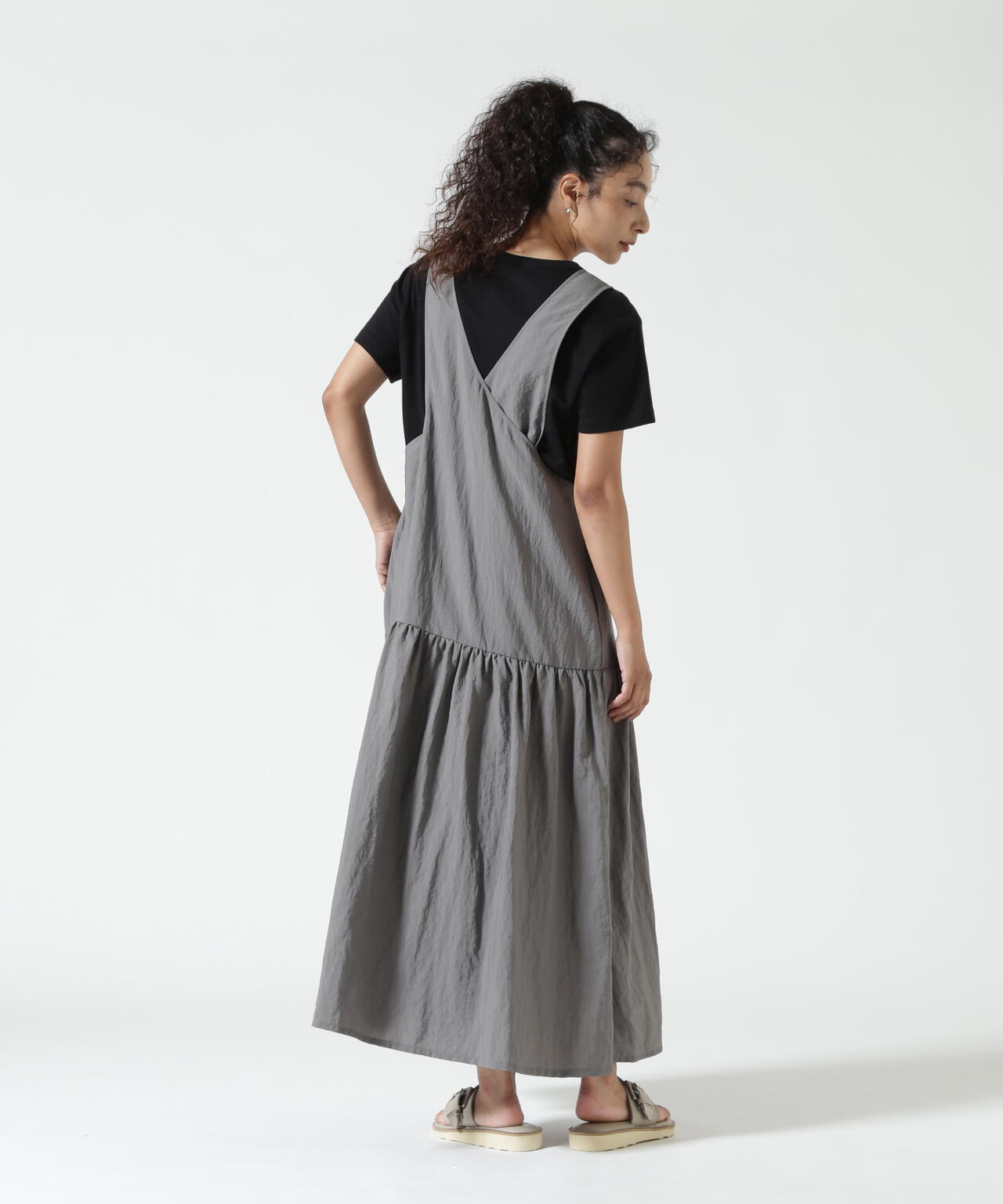 CHIGNON（シニヨン）バッククロスティアードワンピース