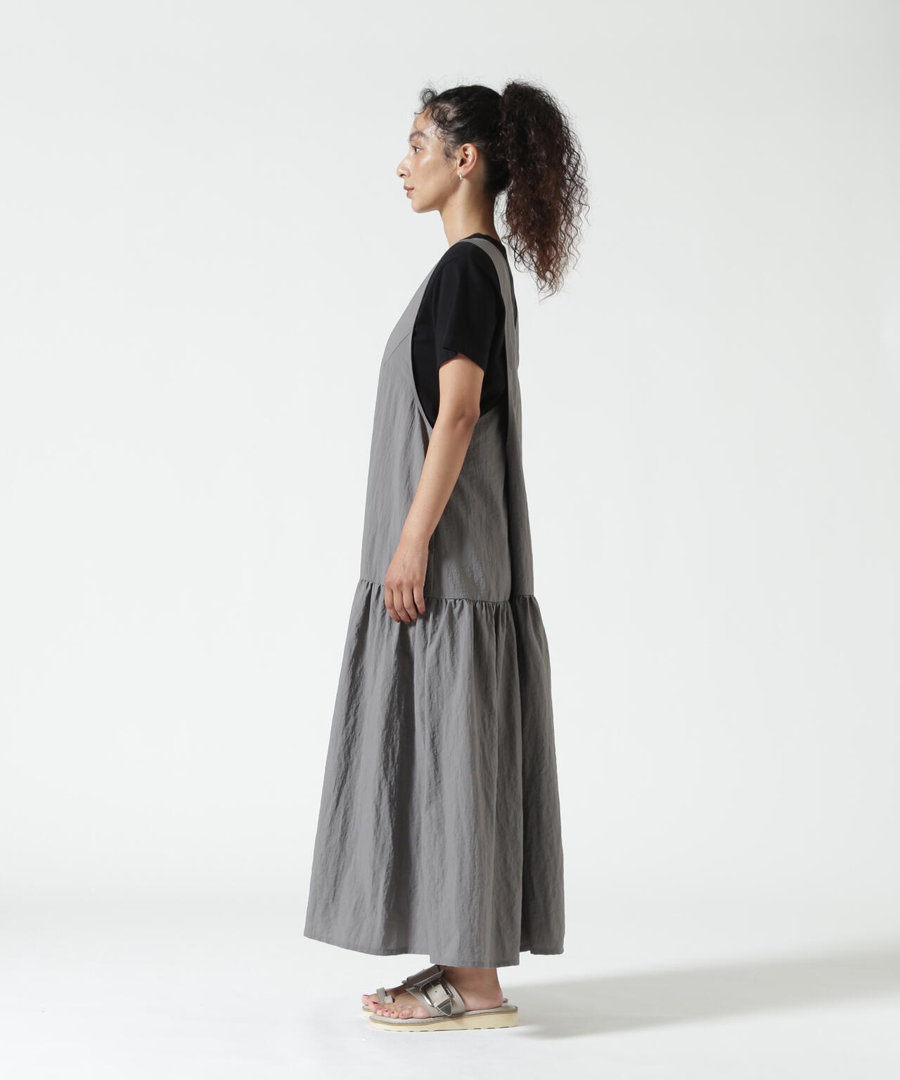 CHIGNON（シニヨン）バッククロスティアードワンピース
