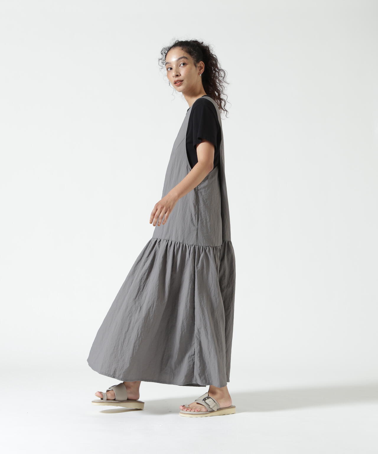 CHIGNON（シニヨン）バッククロスティアードワンピース