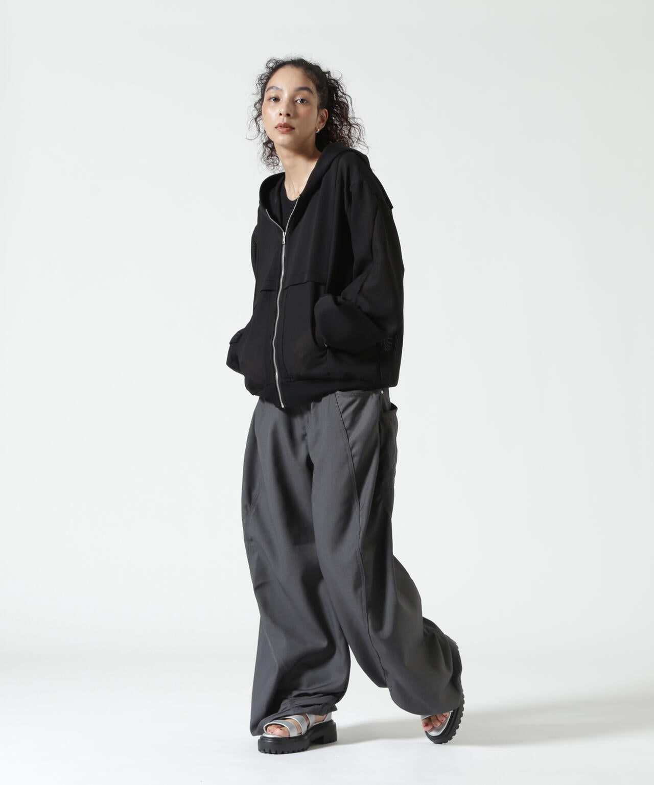 DROIT BELLO（ドロイトベロ）メッシュ切替フーディ