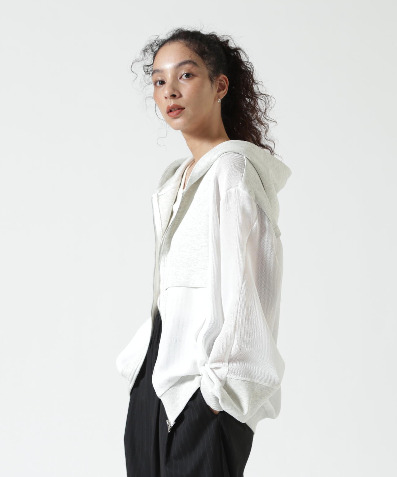 DROIT BELLO（ドロイトベロ）メッシュ切替フーディ