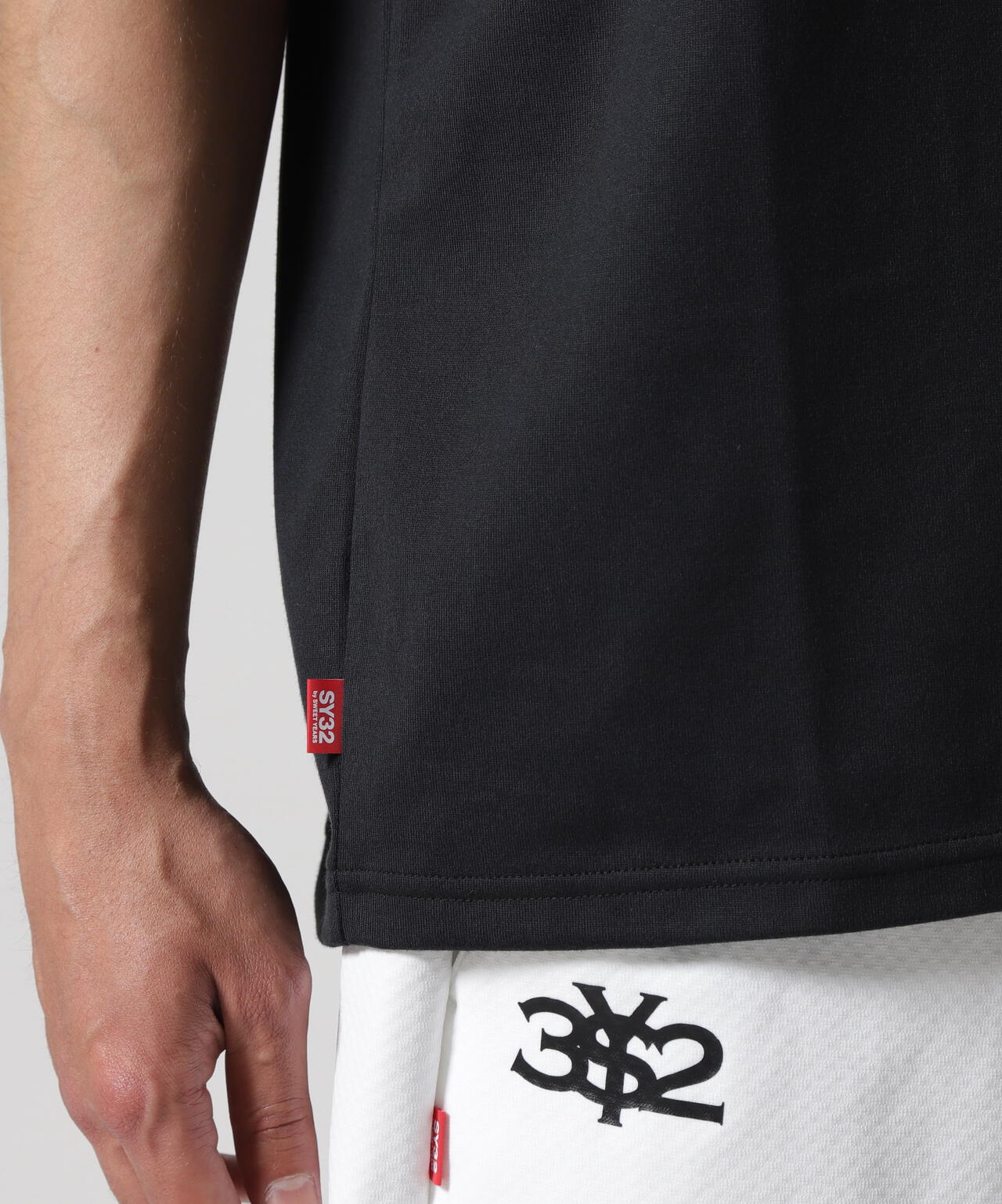 SY32 by SWEET YEARS/エスワイサーティトゥ バイ スィートイヤーズ/MULTI LOGO GRAPHIC TEE