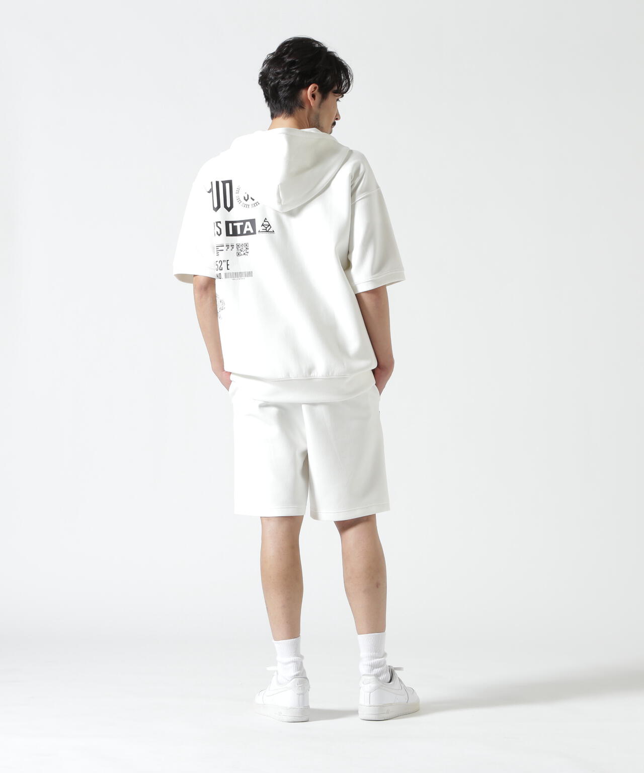 Height 178  Chest 92  Waist 76  hips 95  Shoes 27.0 着用サイズ：L