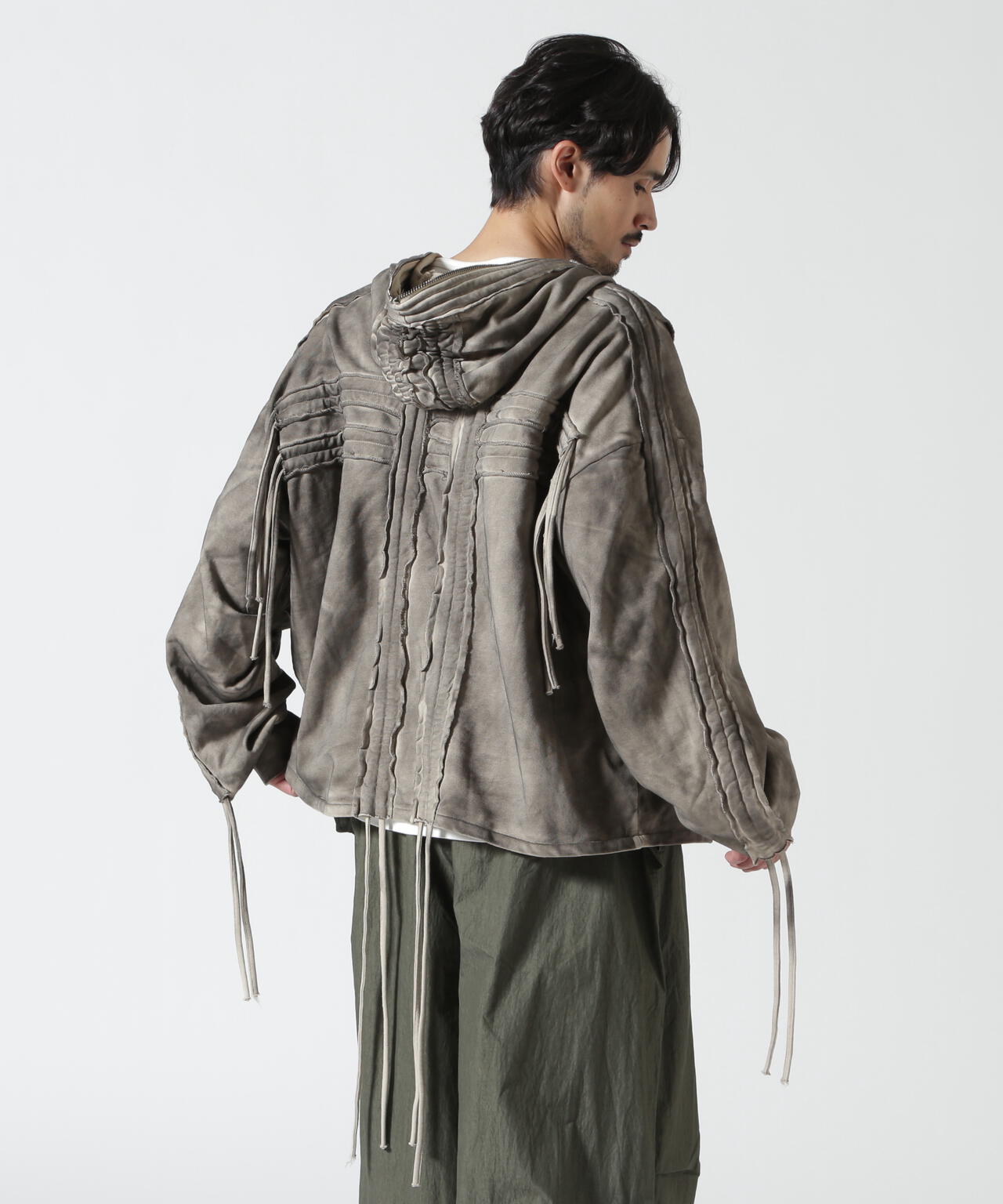 Height 178  Chest 92  Waist 76  hips 95  Shoes 27.0 着用サイズ：L