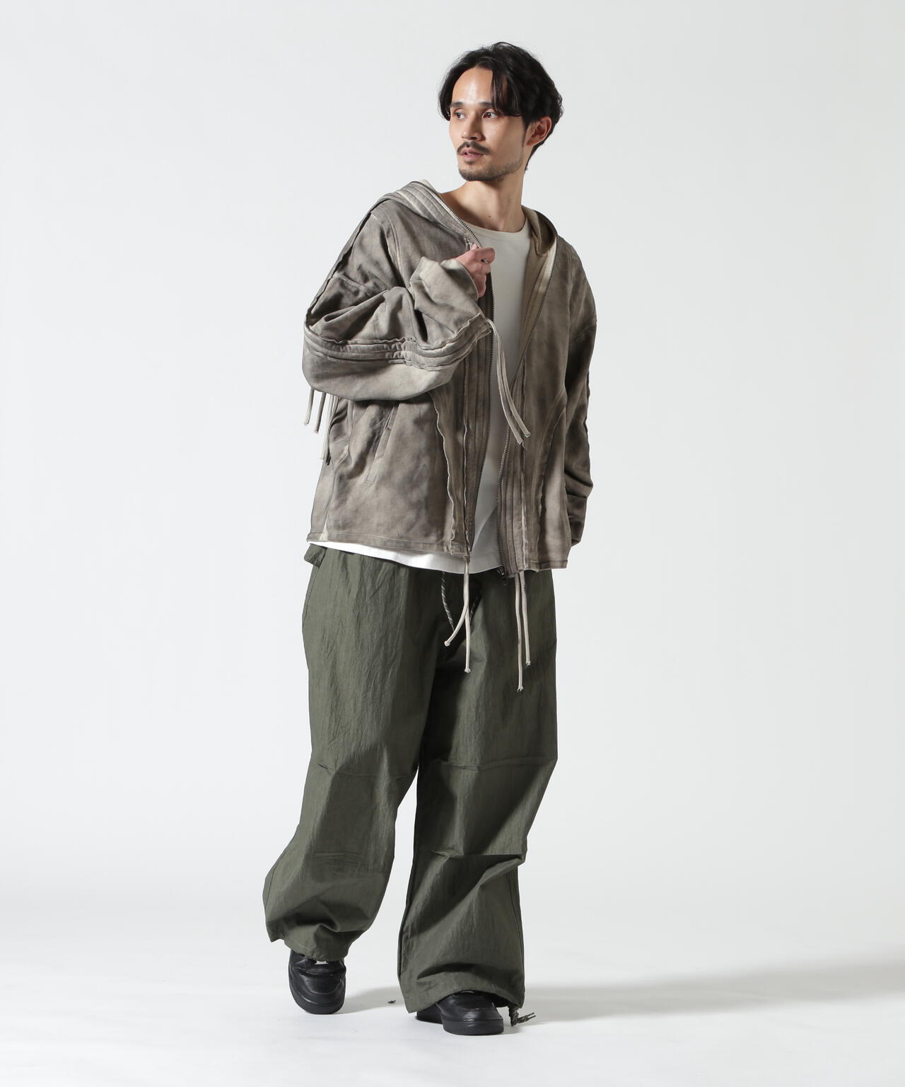 Height 178  Chest 92  Waist 76  hips 95  Shoes 27.0 着用サイズ：L