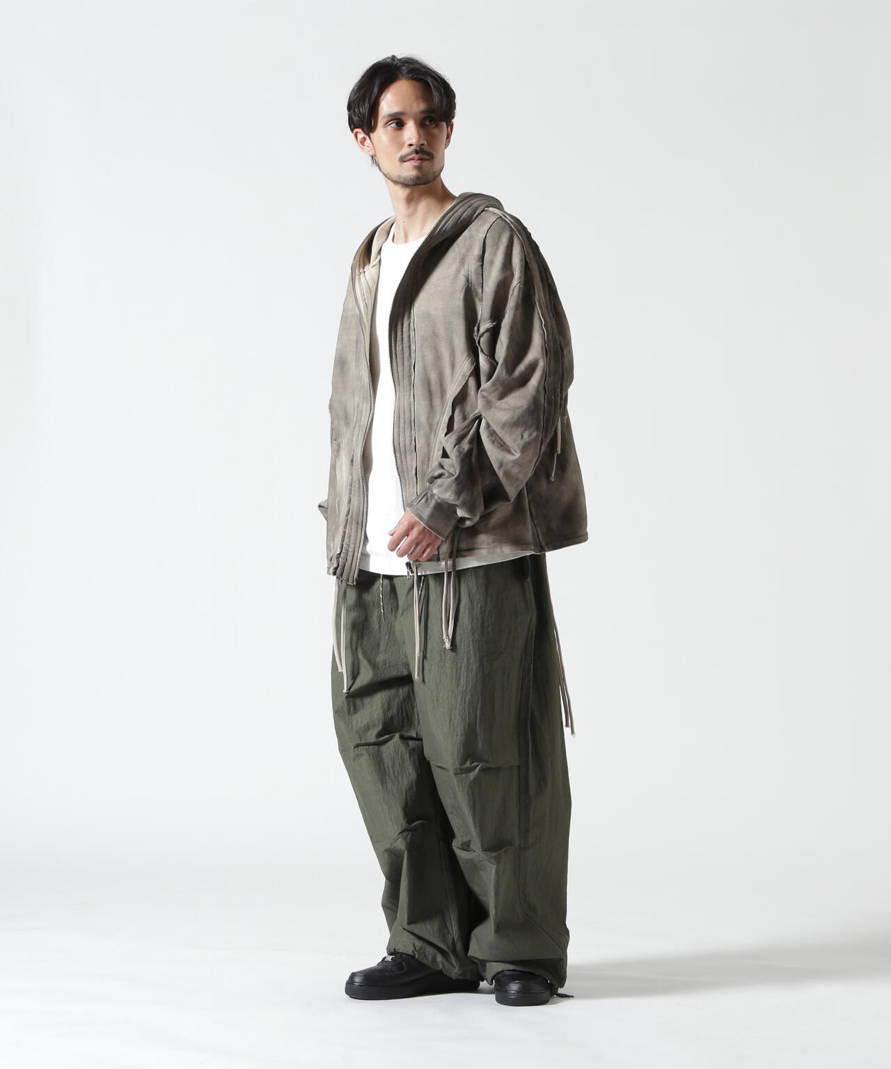 Height 178  Chest 92  Waist 76  hips 95  Shoes 27.0 着用サイズ：L