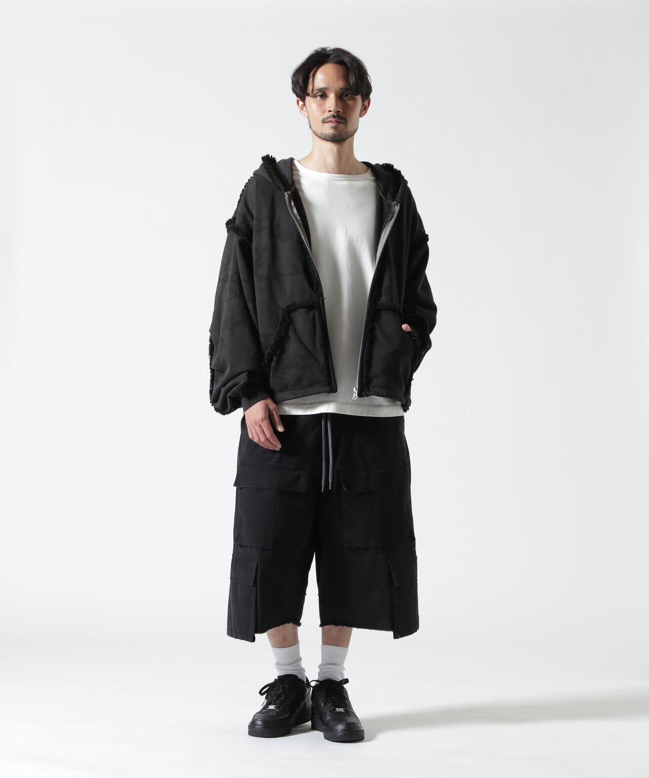 Height 178  Chest 92  Waist 76  hips 95  Shoes 27.0 着用サイズ：L