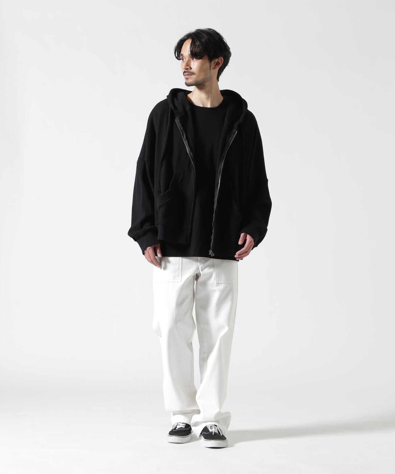 Height 178  Chest 92  Waist 76  hips 95  Shoes 27.0 着用サイズ：L