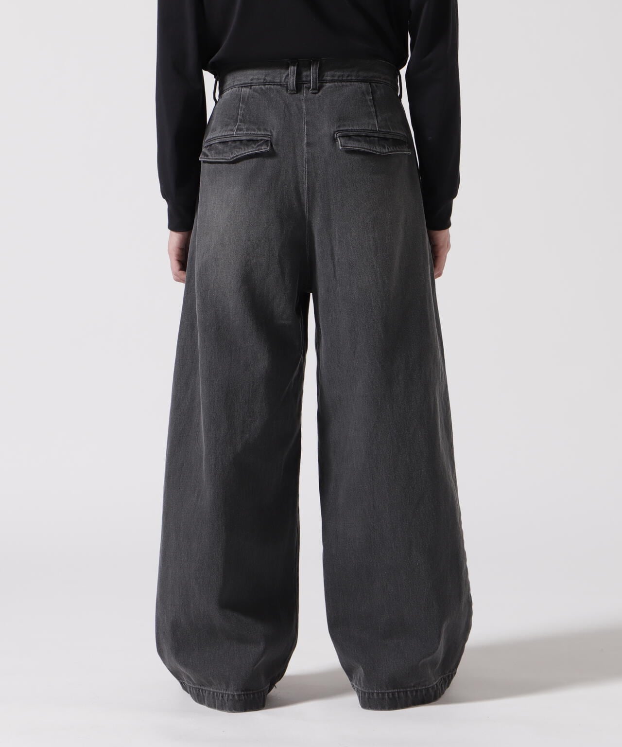 Toironier/トワロニエ/2tuck wide denim pants