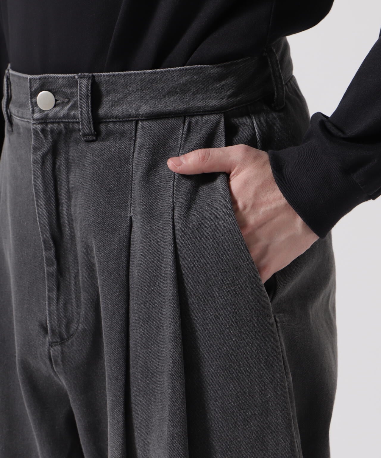 Toironier/トワロニエ/2tuck wide denim pants