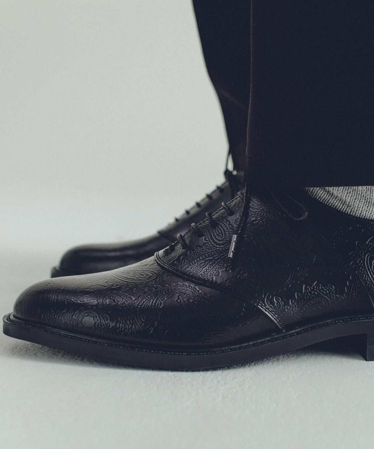 The Kenford Fineshoes/MENS CLASSIC SADDLE /  BLACK PAISLEY