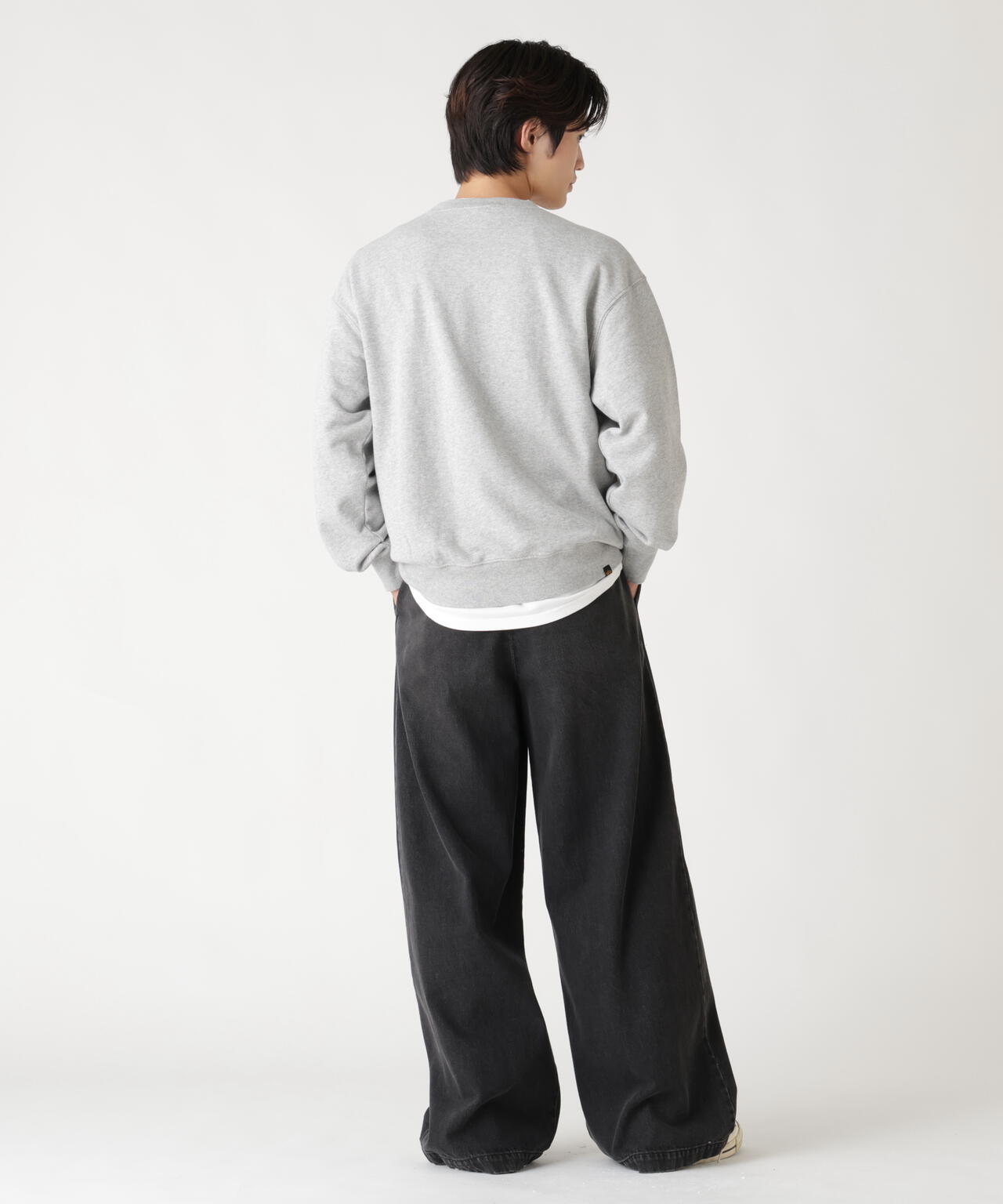 H:183cm C:87cm W:67cm H:90cm 着用サイズ：L