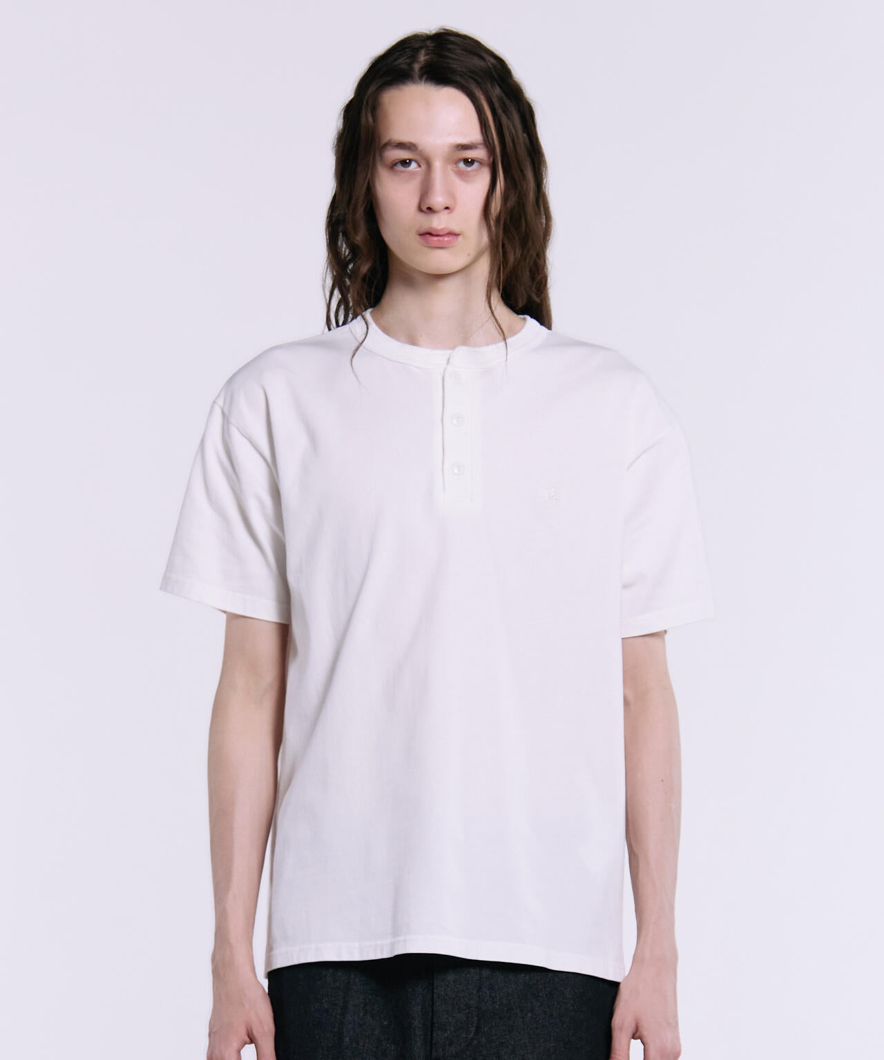 SNOW WASH SS HENLEY NECK T-SHIRT