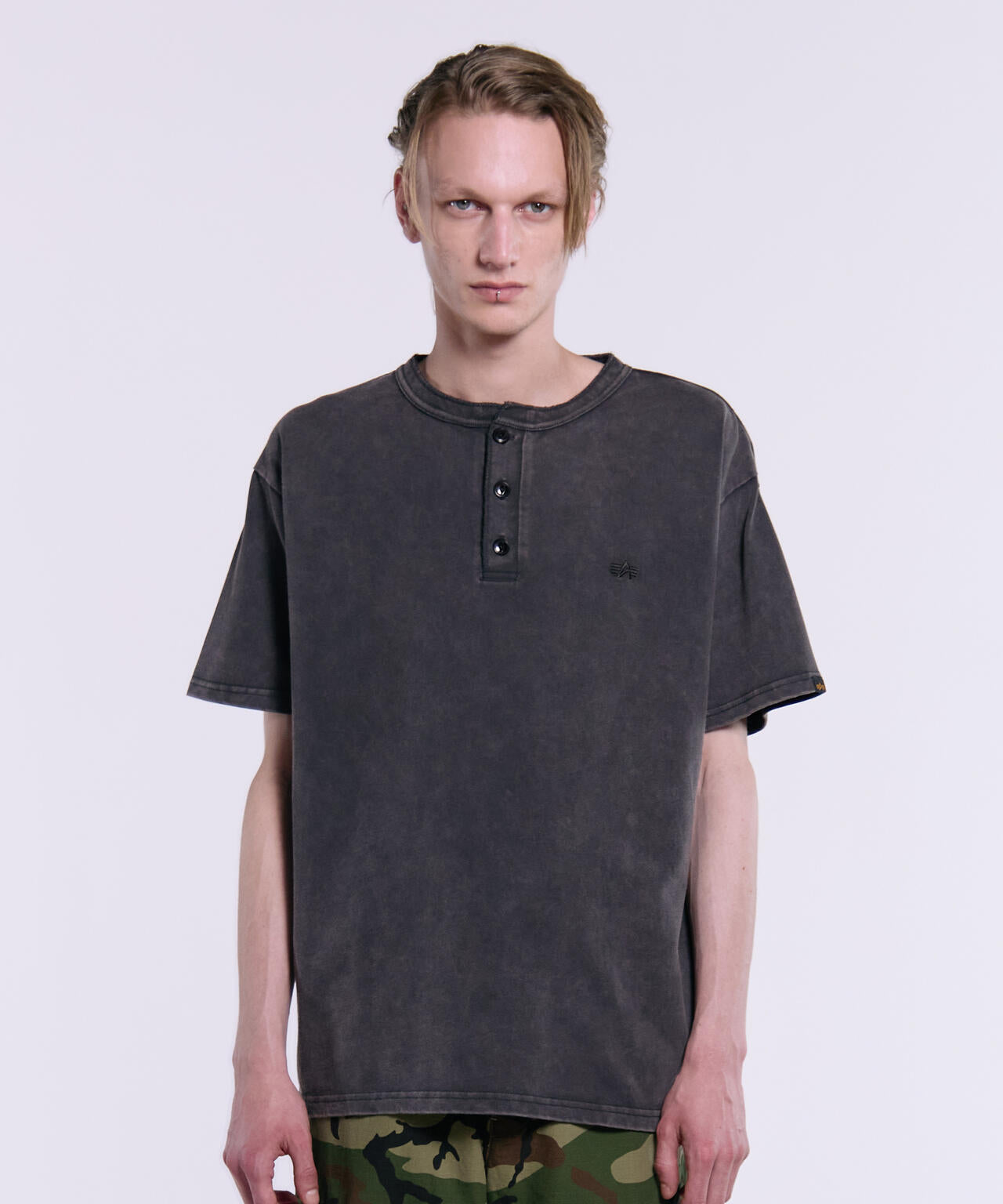 SNOW WASH SS HENLEY NECK T-SHIRT