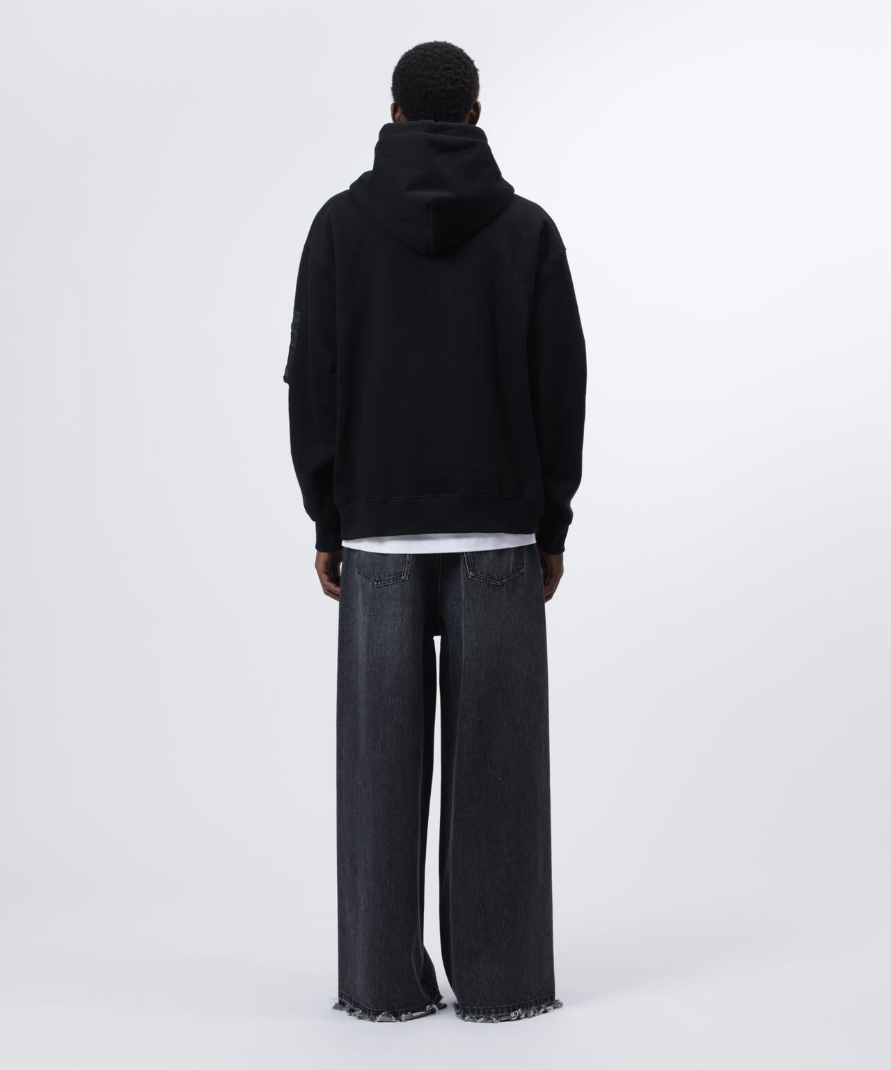 185cm C:83 W:66 H:86 着用サイズ：L