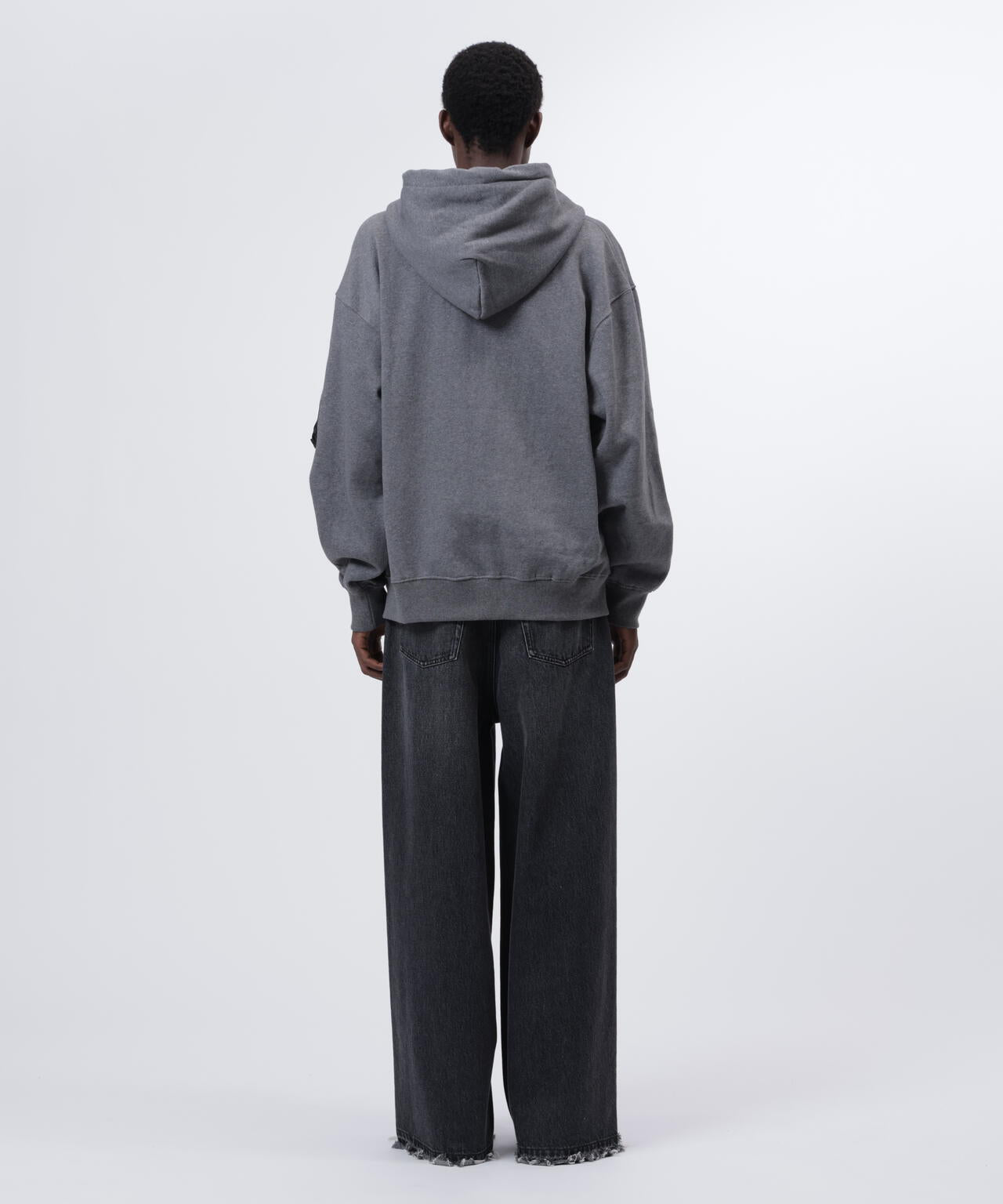 185cm C:83 W:66 H:86 着用サイズ：L