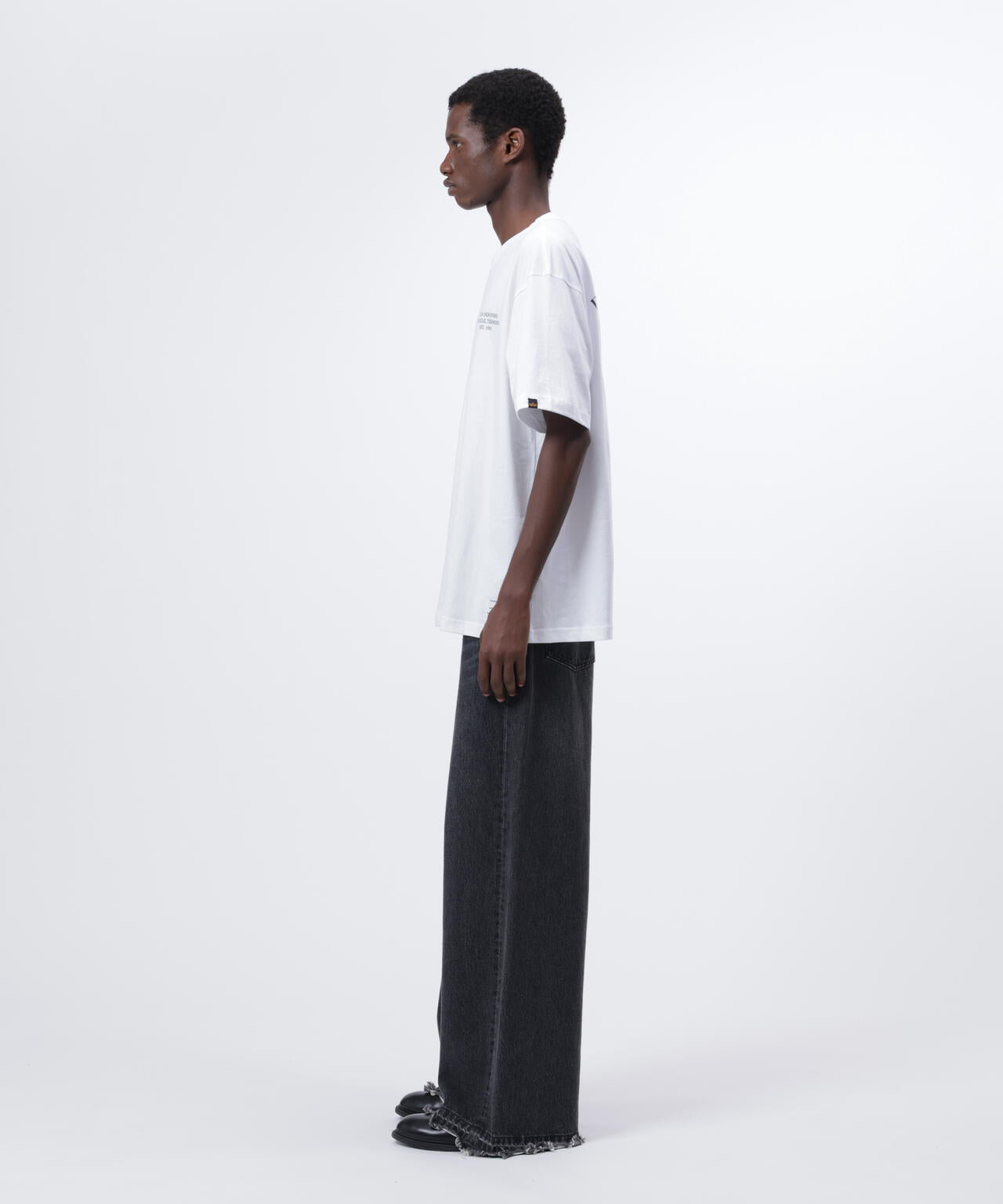 185cm C:83 W:66 H:86 着用サイズ：L